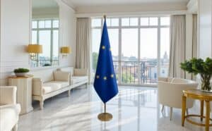 drapeau UE sur hampe