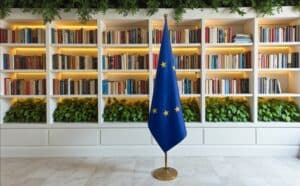 drapeau UE sur hampe