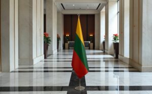 drapeau Lituanie sur pied