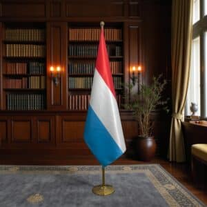 drapeau Luxembourg avec mat