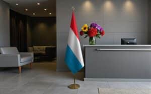 drapeau Luxembourg avec mat