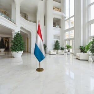 drapeau Luxembourg avec pied