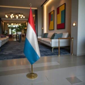 drapeau Luxembourg avec pied