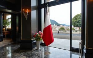 drapeau Malte sur socle