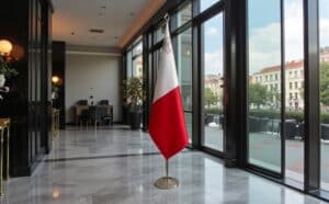 drapeau Malte sur socle