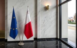 drapeau Malte avec socle