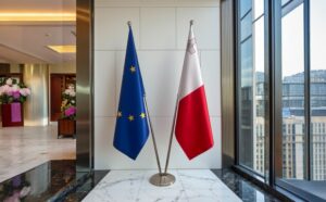 drapeau Malte avec socle