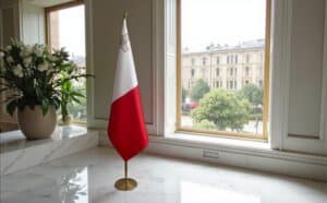 drapeau Malte avec support