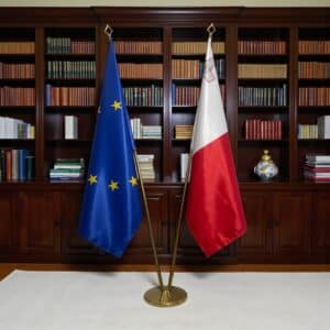 drapeau Malte avec pied