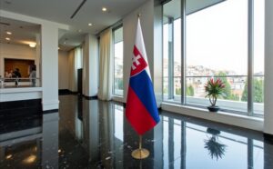 drapeau Slovaquie avec socle