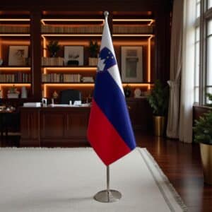 drapeau slovenie avec pied