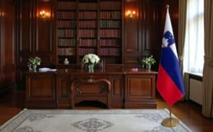 drapeau Slovenie avec hampe