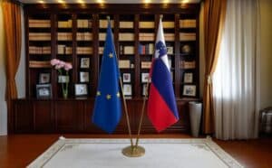 drapeau Slovenie avec hampe