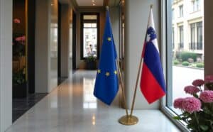 drapeau Slovenie avec hampe