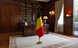 Drapeau de la Belgique avec pied