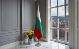 drapeau bulgarie avec pied