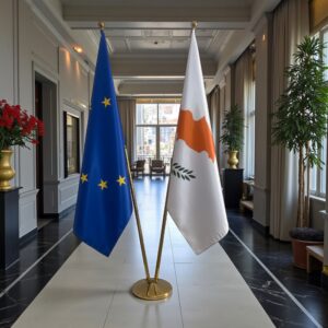 drapeau Chypre et UE pour mâts