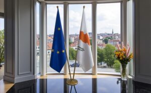 drapeau Chypre et UE pour mâts