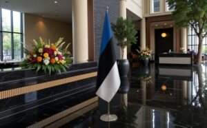 drapeau estonie avec pied