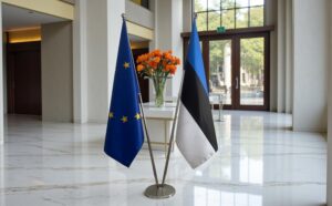 drapeau estonie sur socle