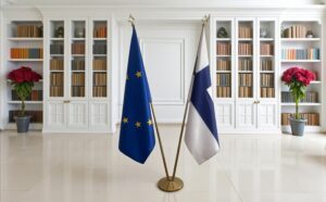 drapeau Finlande avec pied