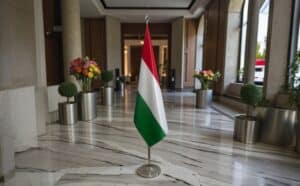 drapeau Hongrie sur hampe