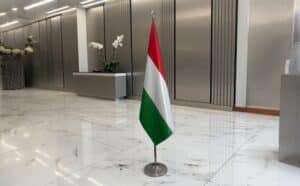 drapeau Hongrie sur hampe