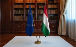 drapeau Hongrie avec support