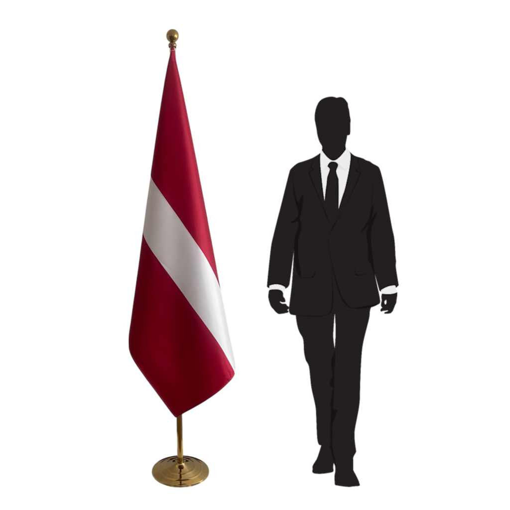 drapeau lettonie sur pied