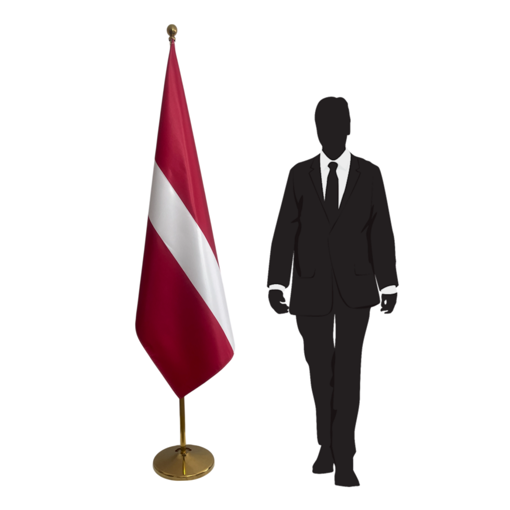 drapeau lettonie sur pied