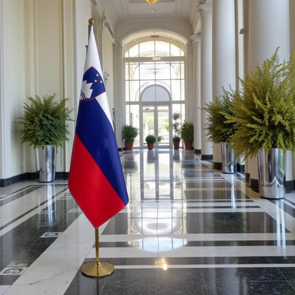 drapeau slovenie sur pied