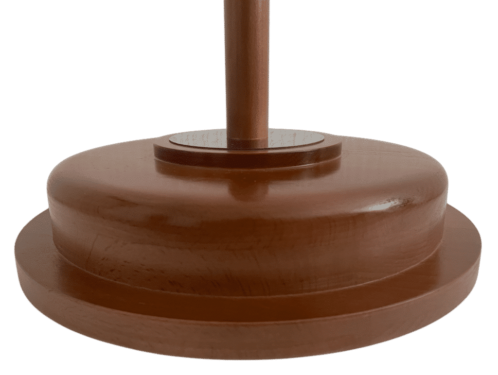 socle drapeau en bois