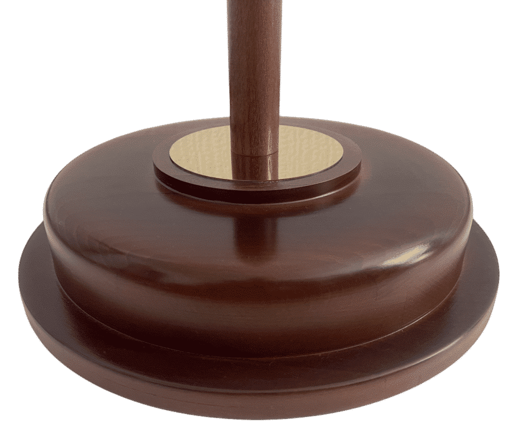 socle drapeau en bois