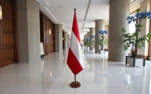 socle drapeau autriche