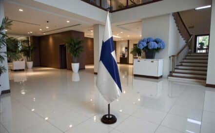 socle drapeau finlande