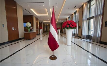 socle drapeau lettonie