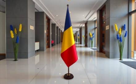 socle drapeau roumanie